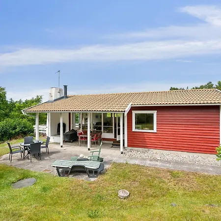 Charming And Well-kept On A Large Natural Plot Close To Forest, And The Cosy Harbour, Shops And Attractions Of