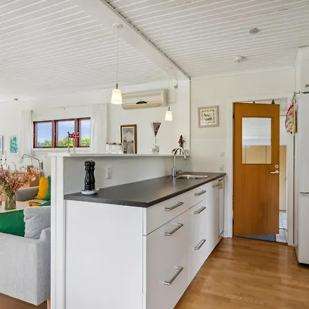 Charming And Well-kept On A Large Natural Plot Close To Forest, And The Cosy Harbour, Shops And Attractions Of